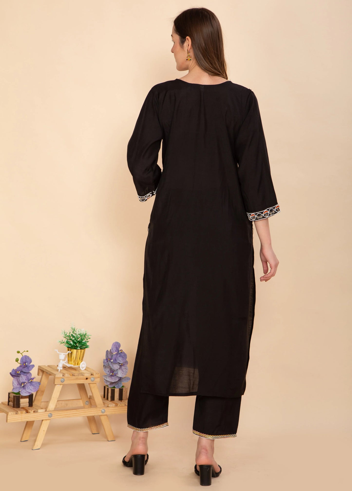 CLASSIC BLACK EMBROIDERED KURTA SET NAMOSTRI