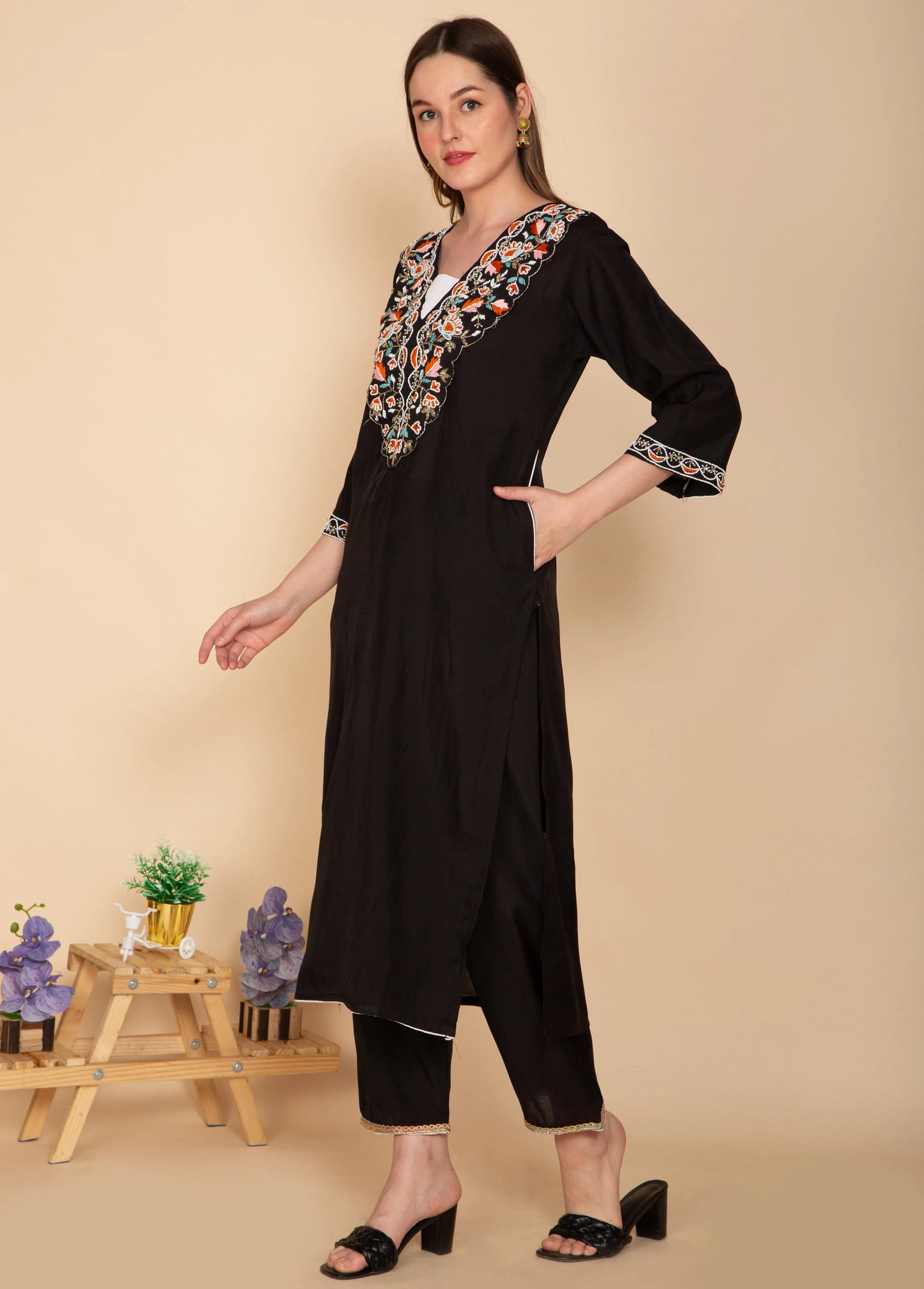 CLASSIC BLACK EMBROIDERED KURTA SET NAMOSTRI