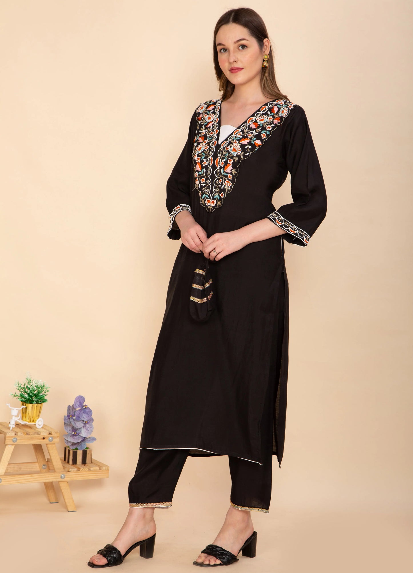 CLASSIC BLACK EMBROIDERED KURTA SET NAMOSTRI