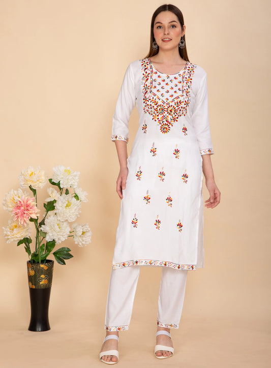 WHITE EMBROIDERED KURTA SET WITH STRAIGHT PANTS NAMOSTRI