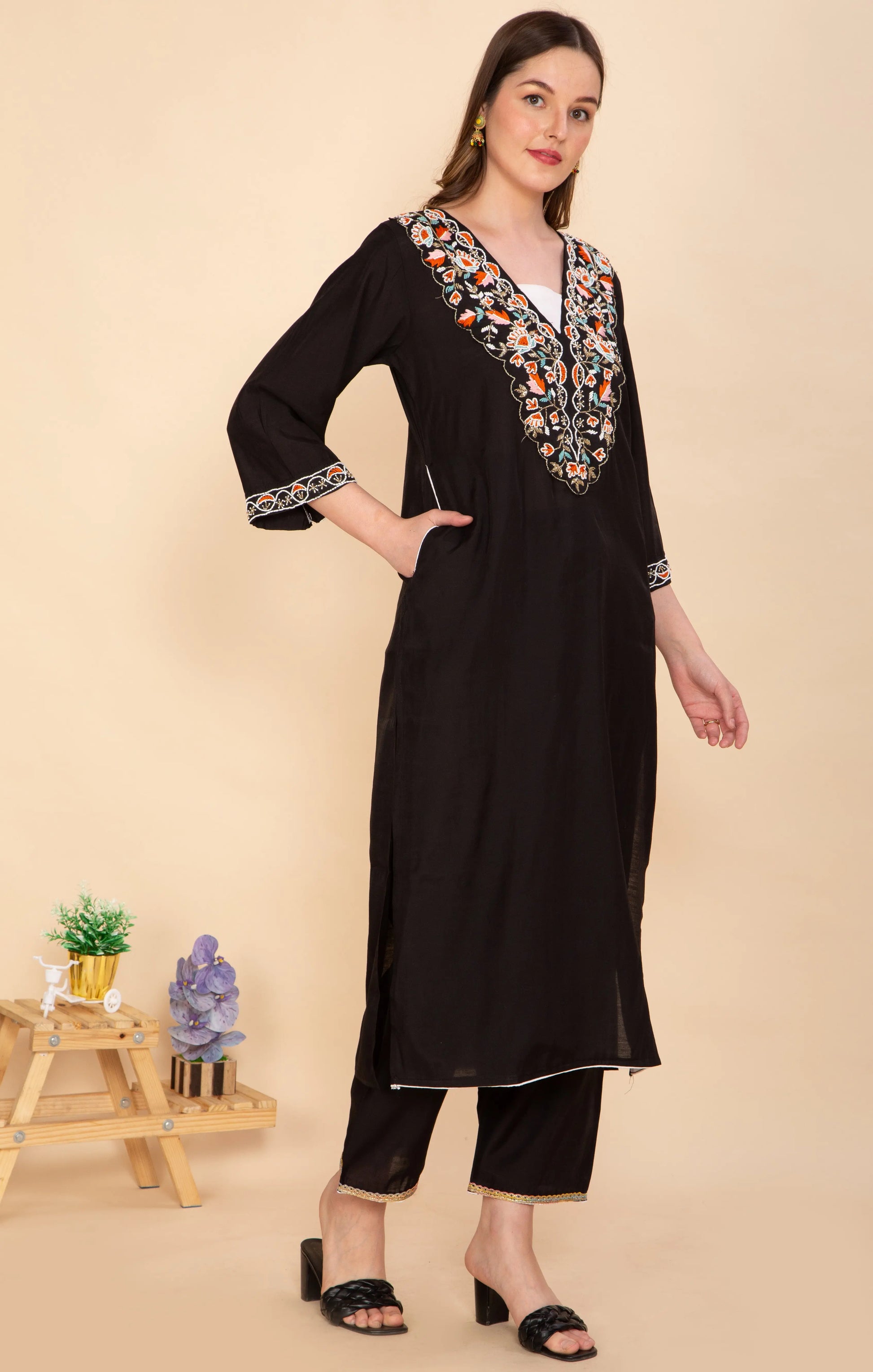 CLASSIC BLACK EMBROIDERED KURTA SET NAMOSTRI