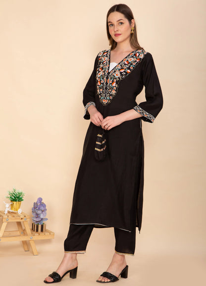 CLASSIC BLACK EMBROIDERED KURTA SET NAMOSTRI